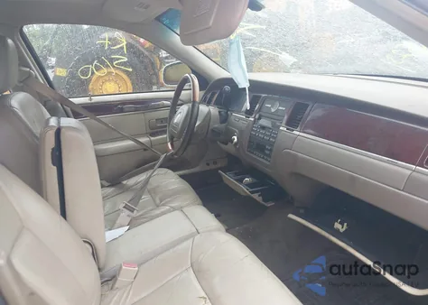 2004 Lincoln Town Car Ultimate from USA, damaged, VIN 1LNHM83W54Y639922